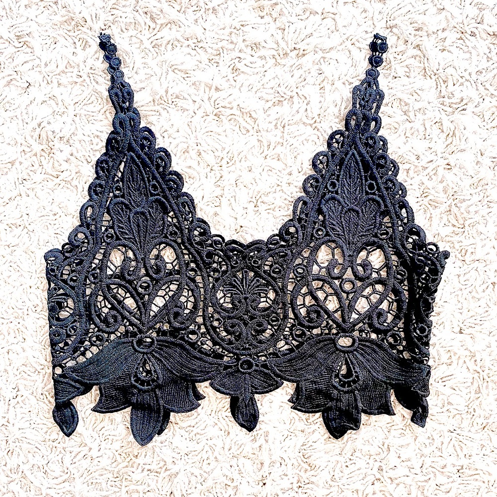 Black Lace crop top S